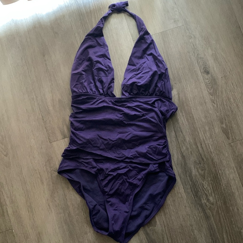 Womens Old Navy ruched halter tank swimsuit. Size M.